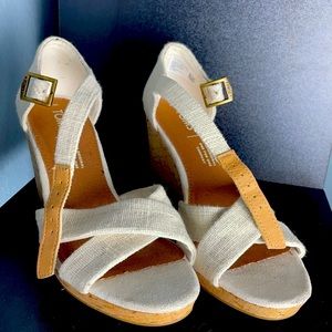 Toms strap off white wedges size W6